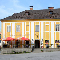 Frontansicht Schloss-Taverne
